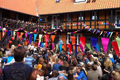 © ORF.at Konzert im Innenhof des V58-Clubs