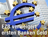 Das Euro-Zeichen vor der Europäischen Zentralbank (EZB) in Frankfurt am Main