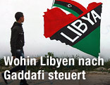 Bub geht an einer Mauer vorbei, auf der eine libysche Fahne und ein Abbild von Gaddafi gesprayed wurden