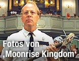 Bruce Willis als Polizist mit einem nagelbesetzten Holzstock