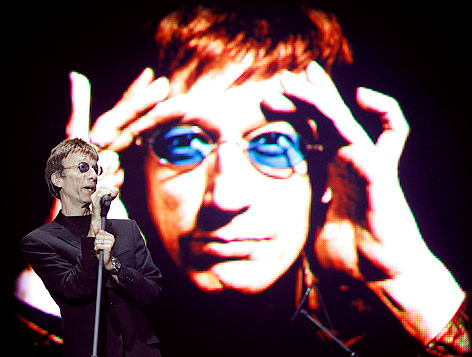 Robin Gibb bei einem Auftritt 2010