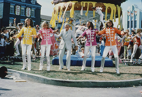 Die Bee Gees beim Dreh von Sgt. Pepper's Lonely Hearts Club Band