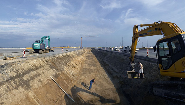 © Flughafen Wien AG/Roman Bönsch Skylink, Baugrube Pier Süd, 17.08.2005