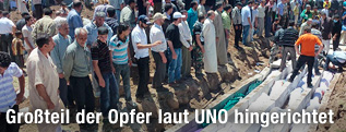 Massenbegräbnis in Hula, Syrien