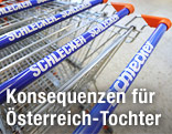 Einkaufswagen von Schlecker stehen in einer Filiale