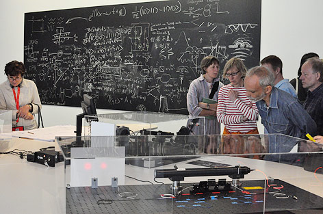 © ORF.at/Simon Hadler Tafel und Betrachter