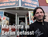 Besitzer des Internetcafes in dem Magnotta gefasst wurde, vor seinem Lokal