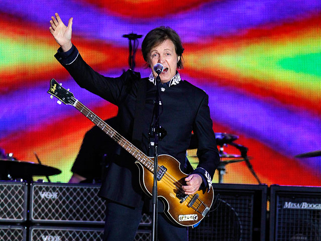 © AP/Joel Ryan Paul McCartney singt beim Queen-Jubiläumskonzert vor dem Buckingham Palace