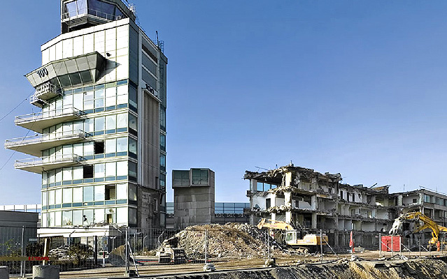 © Flughafen Wien AG/Roman Bönsch Abbruch des alten Towers am Flughafen Wien