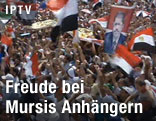 Jubelnde Anhänger von Mohammed Mursi