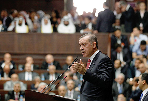 Der türkische Premier Erdogan spricht vor dem Parlament