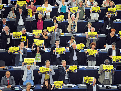 © APA/EPA/Patrick Seeger Mitglieder des EU-Parlaments