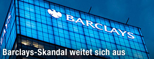 Barclays-Logo auf Gebäude