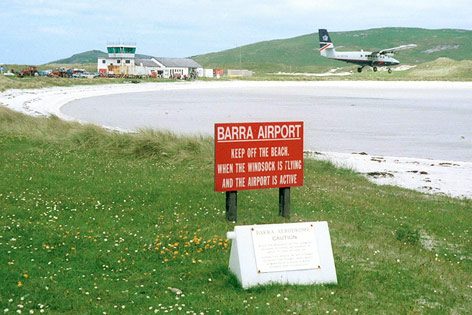© by-sa James Gray Flughafen auf der Insel Barra