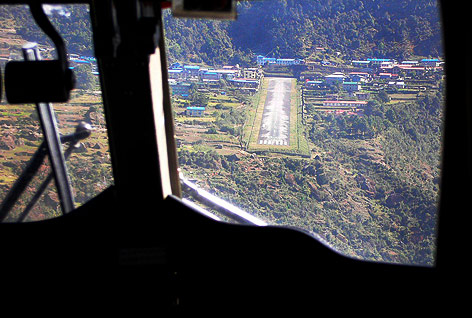 © APA/EPA/Klaus Peters Landebahn in Nepal