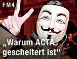 Mann mit Vendetta-Maske