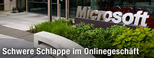 Microsoft-Logo vor einem Gebäude
