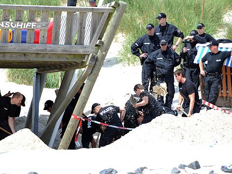 © APA/EPA/dpa/Daniel Reinhardt Polizei auf Amrum