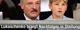 Der weißrussische Präsident Alexander Lukaschenko mit seinem Sohn