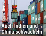 Container werden in einem Hafen in China verladen