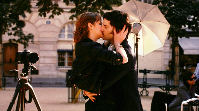 © Polyfilm Alice (Louise Bourgoin) und Marc Marronnier (Gaspard Proust) küssen sich