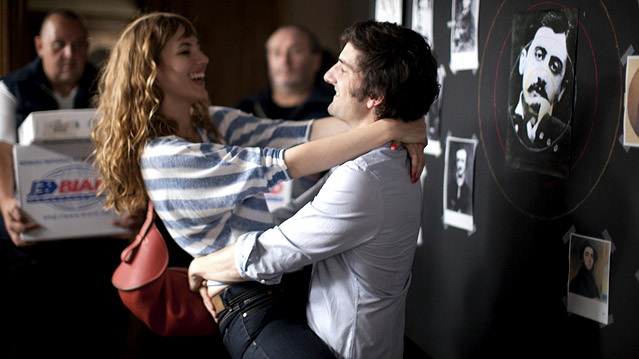 © Polyfilm Marc Marronnier (Gaspard Proust) und Alice (Louise Bourgoin) scherzen miteinander