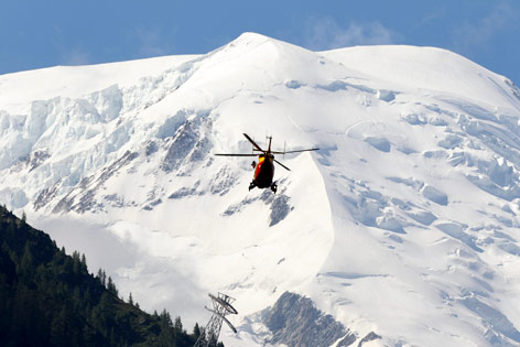 © APA//EPA/MAXPPP/Le Dauphine Hubschrauber vor Mont Maudit