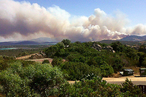 Dicke Nebelschwaden über Sardinien