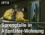 Bombenexperten schlagen Fenster ein