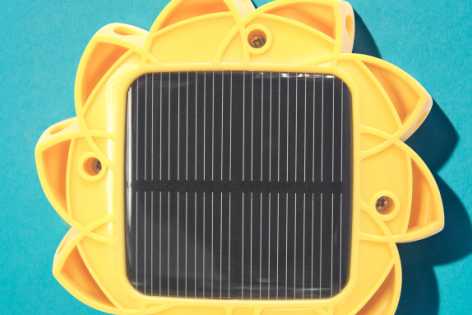© Studio Olafur Eliasson Rückseite mit Solarzellen der Lampe Little Sun
