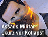 Syrische Rebellen verbrennen das Porträt des syrischen Machthabers Bashar al-Assad
