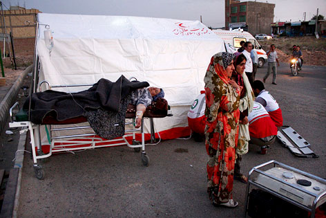 © AP/Hamed Nazari Verletzte nach Erdbeben