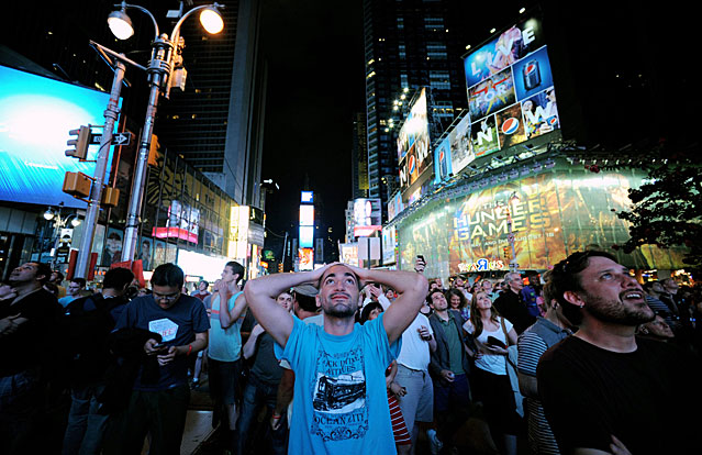 © APA/EPA/Peter Foley Zuschauer am Time Square in New York
