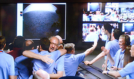 © APA/EPA/Michael Nelson Jubel nach geglückter Landung