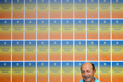 © APA/EPA/Mihai Barbu Rumänischer Präsident Traian Basescu