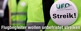 UFO-Mitglieder tragen Streikwesten