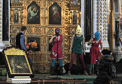 © dapd/AP/Sergey Ponomarev Pussy Riot in einer Moskauer Kathedrale im Februar 2012