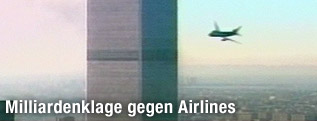 Ein Videograb des russischen Senders NTV zeigt wie ein Flugzeug auf das WTC zufliegt