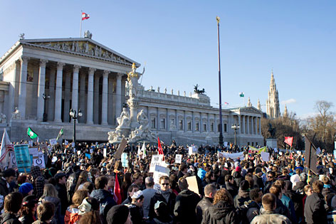 © ORF.at/Günter Hack Anti-ACTA-Demonstration vor dem Parlament in Wien