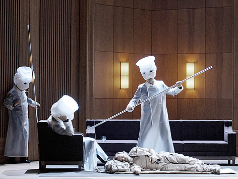 © APA/Monika Rittershaus Cornelia Horak (Giunone), Philip Ens (Nettuno), Emanuele D’Aguanno (Giove) und Sabina Puértolas (Minerva) im Stück "Il ritorno d'Ulisse in patria