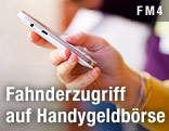 Frau mit Handy