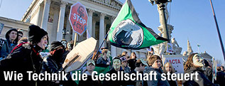 Anti-ACTA-Demonstration vor dem Parlament in Wien