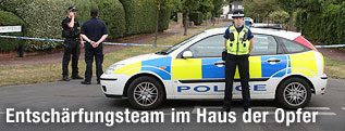 Polizei vor dem Haus der Annecy-Opfer