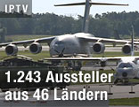 Flugzeuge auf der Landebahn