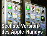 Das wei&szlig;e und schwarze iPhone 5 wird auf einer Videowand projiziert