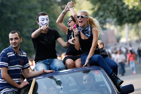 Jugendliche bei Demonstration in Georgien