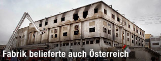 Ausgebrannte Fabrik in Pakistan