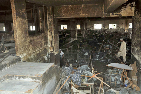 © APA/EPA/T. Mughal Ausgebrannte Fabrik in Pakistan