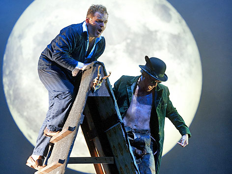 © Burgtheater/Reinhard Werner Cornelius Obonya (Herr von Rappelkopf), Johannes Krisch (Astragalus, der Alpenkönig)