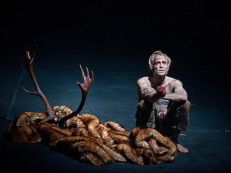 © Burgtheater/Reinhard Werner Johannes Krisch (Astragalus, der Alpenkönig)